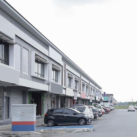 Oyo 90399 Green Home Hotel Syariah Sepang Exterior photo